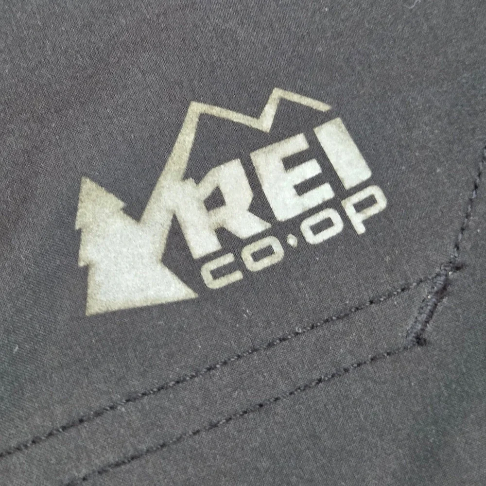 REI Co-op Active Training Shorts Mens M 9 Inseam Pockets Drawstring Black Shorts